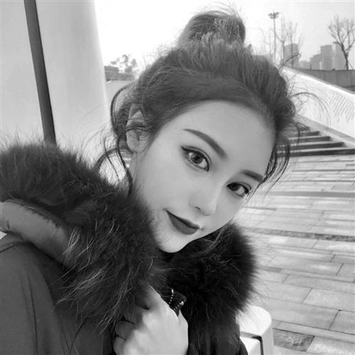 长发美女安静又冷酷的黑白美女头像大全