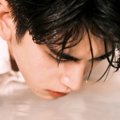 成熟一点的个性高冷男生头像