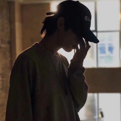 简约干净男头文艺范十足 让女生着迷的超级帅哥头像,男生头像图片