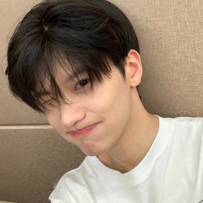 简约干净男头文艺范十足让女生着迷的超级帅哥头像