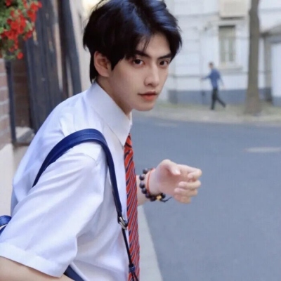 简约干净男头文艺范十足让女生着迷的超级帅哥头像