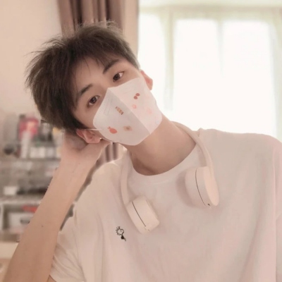 简约干净男头文艺范十足 让女生着迷的超级帅哥头像