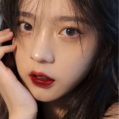 qq头像女简单干净图片