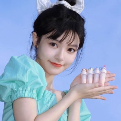 高清好看的女生头像简约大方清新图片