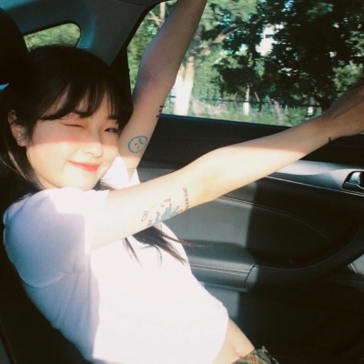 甜美笑容阳光少女头像表情包