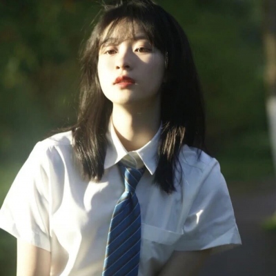 甜美笑容阳光少女头像表情包