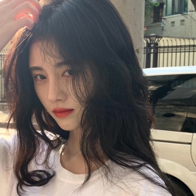 甜美笑容阳光少女头像表情包