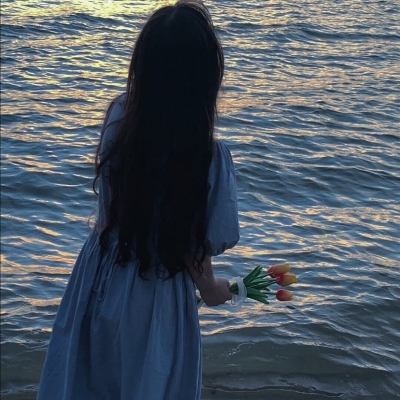头像图片站在海边女生,高清有意境的头像女海边干净气质