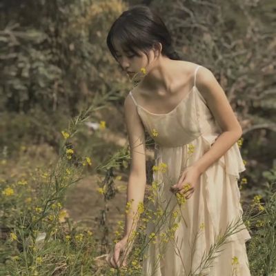 意境又很有故事感的好看女生头像