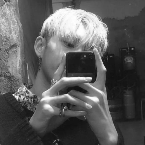 优质黑白男头像