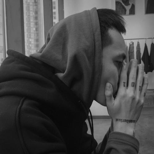 冷酷男生头像真人黑白