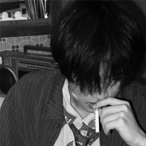 冷酷男生头像高清黑白图片
