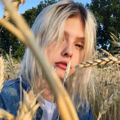 北欧冷淡风女生头像