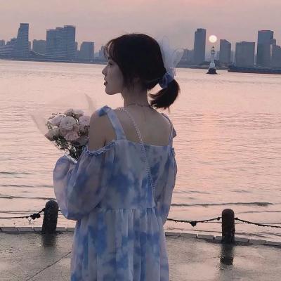 女生看海的头像