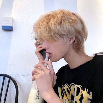 风流倜傥韩版男生头像图片