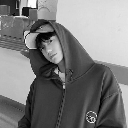 黑色冷血的男生头像