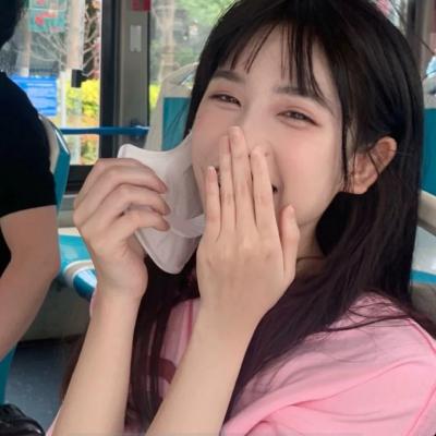 粉色甜美俏皮可爱女生头像