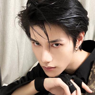 超拽高冷男生头像真人