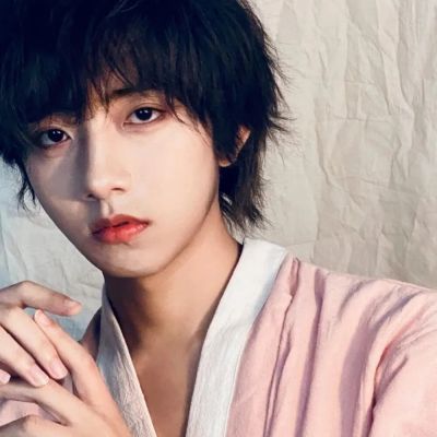 吸烟帅气冷傲的男生头像