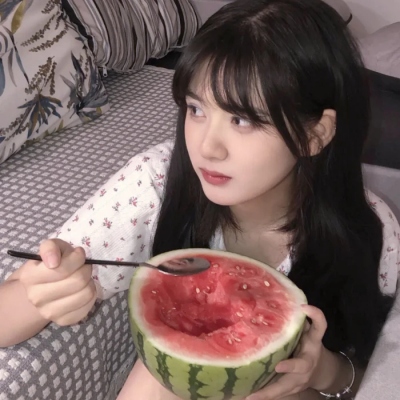 一人一张甜甜的女生头像