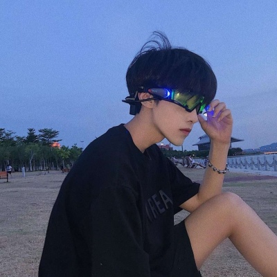 高清诗意忧伤男头像图片