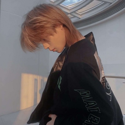 十分冷傲的男生头像