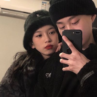 漂亮的一对两张真人情侣头像