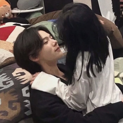 简易唯美相亲相爱的恋人头像一男一女