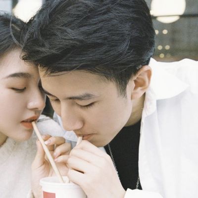 一对可爱呆萌的情侣图片